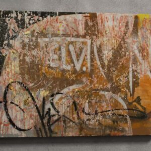 Parte della serie Graffiti History, quest’opera sviluppa una ricerca sulla memoria visiva della scrittura europea attraverso segni calligrafici, materia e ritmo compositivo. Il formato modulare 100 × 100 cm dialoga con lo spazio architettonico mantenendo continuità con l’intero ciclo. Realizzata nel 2010 in tecnica mista su legno, l’opera si trova oggi in una collezione privata.