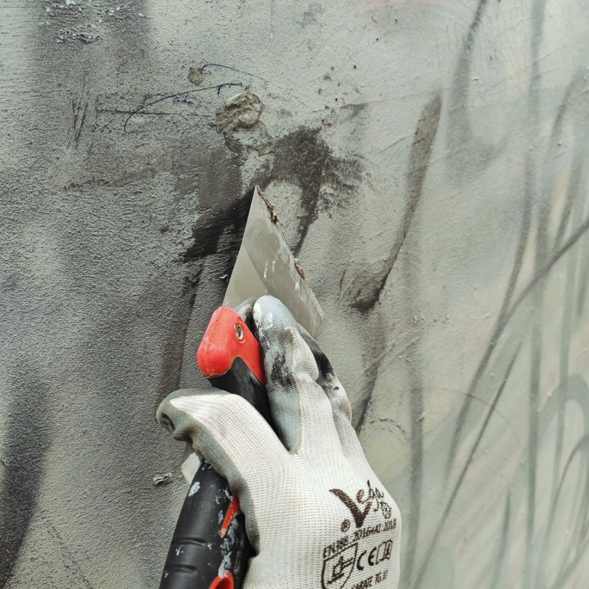 They Don't Love You Like I Love You - calligrafia urbana di Kende