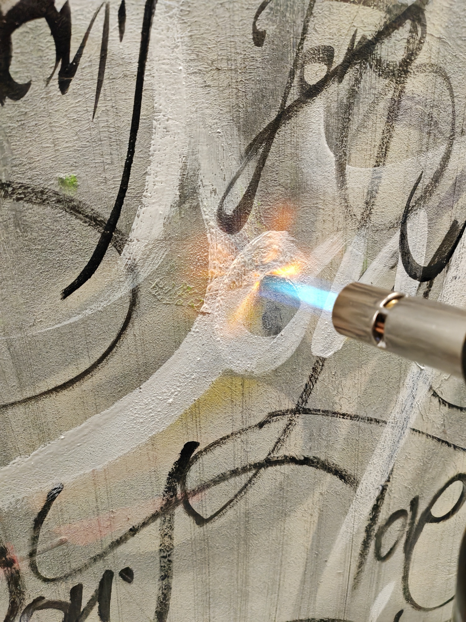 They Don't Love You Like I Love You - calligrafia urbana di Kende